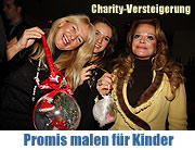 „Promis malen für Kinder“ im Bachmaier Hofbräu - Charity Aktion mit Christbaumkugel-Versteigerung am 02.12.2013  (gFoto: Martin Schmitz)
